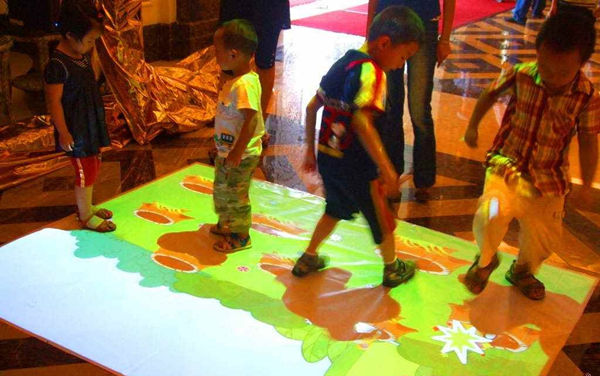 地面互動(dòng)投影